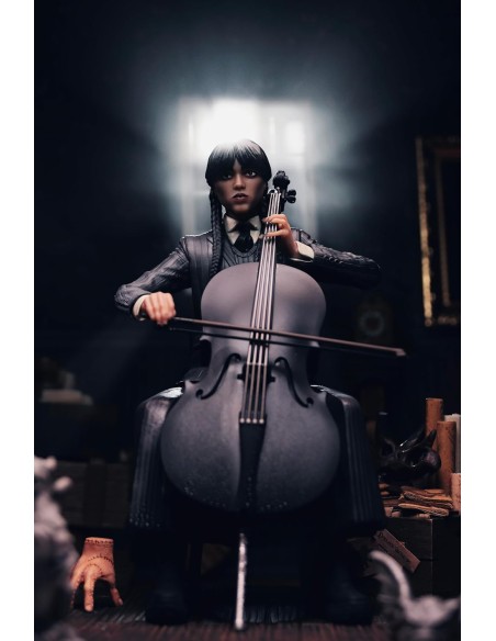 Figura SD Toys Miércoles Modelo Miércoles con Violonchelo